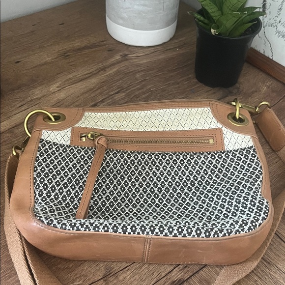 FOSSIL Tan and Black Women's Crossbody Messenger Bag - Picture 4 of 13